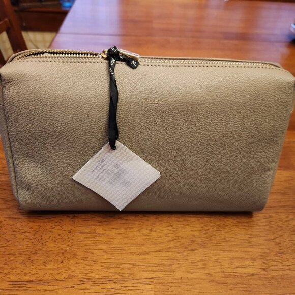 Moncrief London Medium Leather Cosmetic Bag in Taupe $255 Made In Italy